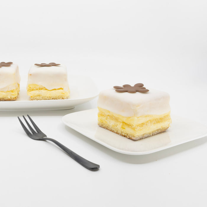 Petit four